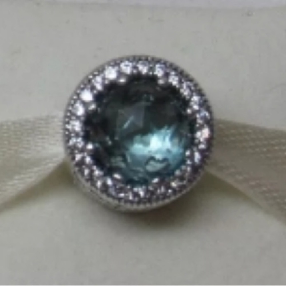 Pandora glacier blue, radiant hearts, charm - Picture 6 of 8